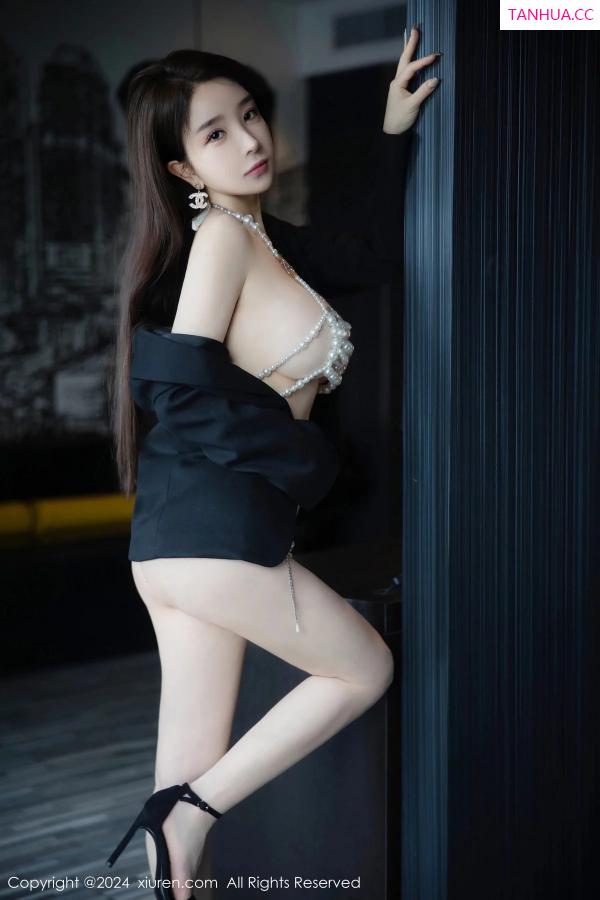   [XiuRen]高清写真图 2024.01.10 No.7939 雨儿baby 美腿妩媚第22张图片